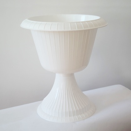 https://arita.ua/images/products/gorshok-cvetochnyy-gazon-gavai-belyy-d-33-sm-mm-1609074439-139335548.jpg