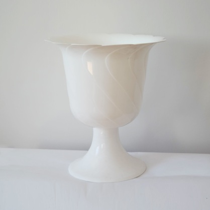 https://arita.ua/images/products/gorshok-cvetochnyy-gazon-tyulypan-belyy-d-26-sm-mm-1609074600-1028599283.jpg