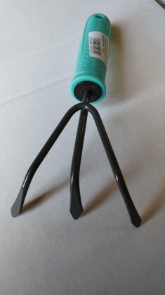 https://arita.ua/images/products/grabelyki-sadovye-3-shtyryka-s-plastikovoy-ruchkoy-garden-pro-g003-1711541910-1968122663.jpg