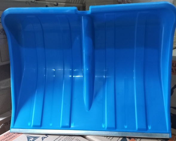 https://arita.ua/images/products/lopata-snegouborochnaya-sinyaya-330h440-mm-polysha-pod-cherenok-sapa-grabli-1701479782-2129765169.jpg