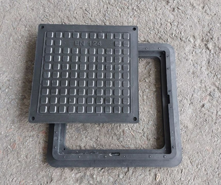 https://arita.ua/images/products/lyuk-kanalizi-p-p-kvadratnyy-1t-7474sm-chernyy-peshehodnyy-tip-legkiy-v-1710238338-1624652183.jpg