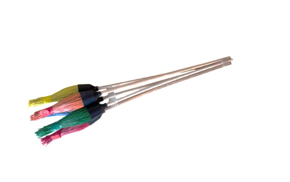 https://arita.ua/images/products/metla-plastmassovaya-cvetnaya-s-derevyannym-cherenkom-3-kolyca-1747473493-481196656.jpg