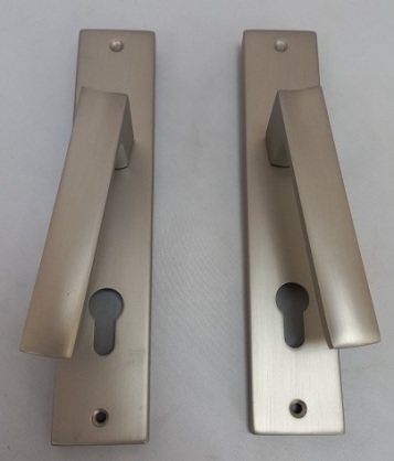 https://arita.ua/images/products/ruchka-dvernaya-na-planke-hp-85i101-nism-nikely-1743164666-817504908.jpg