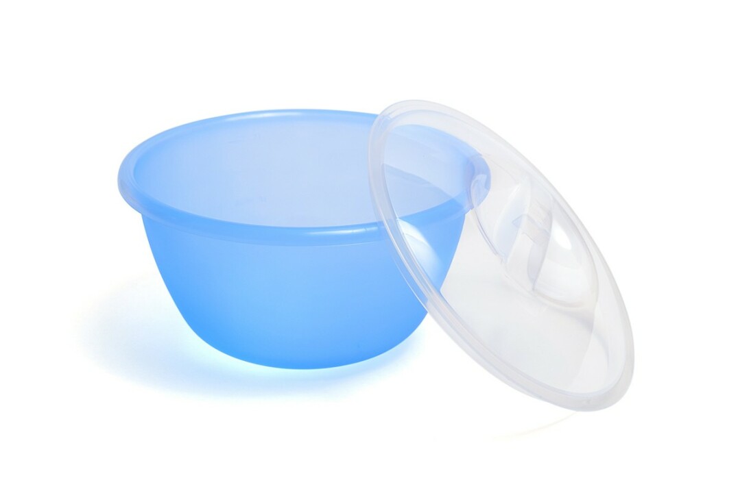 https://arita.ua/images/products/salatnica-2l-prozrachnaya-plasti-s-kryshkoy-i-deleniyami-med-1609076446-1918860247.jpg