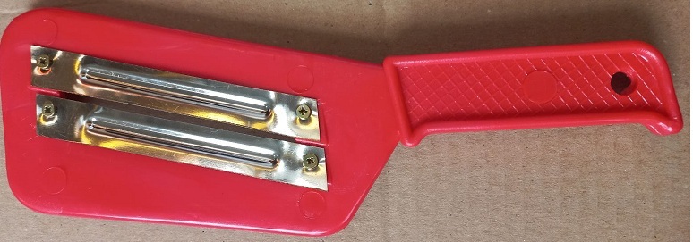 https://arita.ua/images/products/shinkovka-plastiki-s-ruchkoy-na-2-lezviya-1729211358-1634571410.jpg
