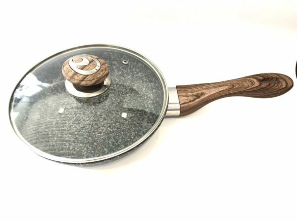 https://arita.ua/images/products/skovoroda-d-28sm-s-kryshkoy-granit-s-krasn-ser-bel-krapleniem-pokrytie-alyuminiy-soft-touch-pod-derevo-ruchka-1609075964-1664857553.jpg