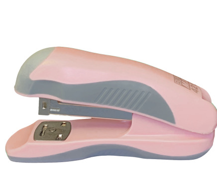 https://arita.ua/images/products/stepler-plastikovyy-pastel-20-li-skoby-24-26-111h62h32-mm-rozovyy-1686270088-1840208669.jpg