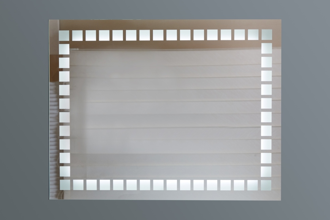 https://arita.ua/images/products/zerkalo-led-beloe-700900-900700-led-po-konturu-risunok-kvadrat-1617755854-152011679.jpg